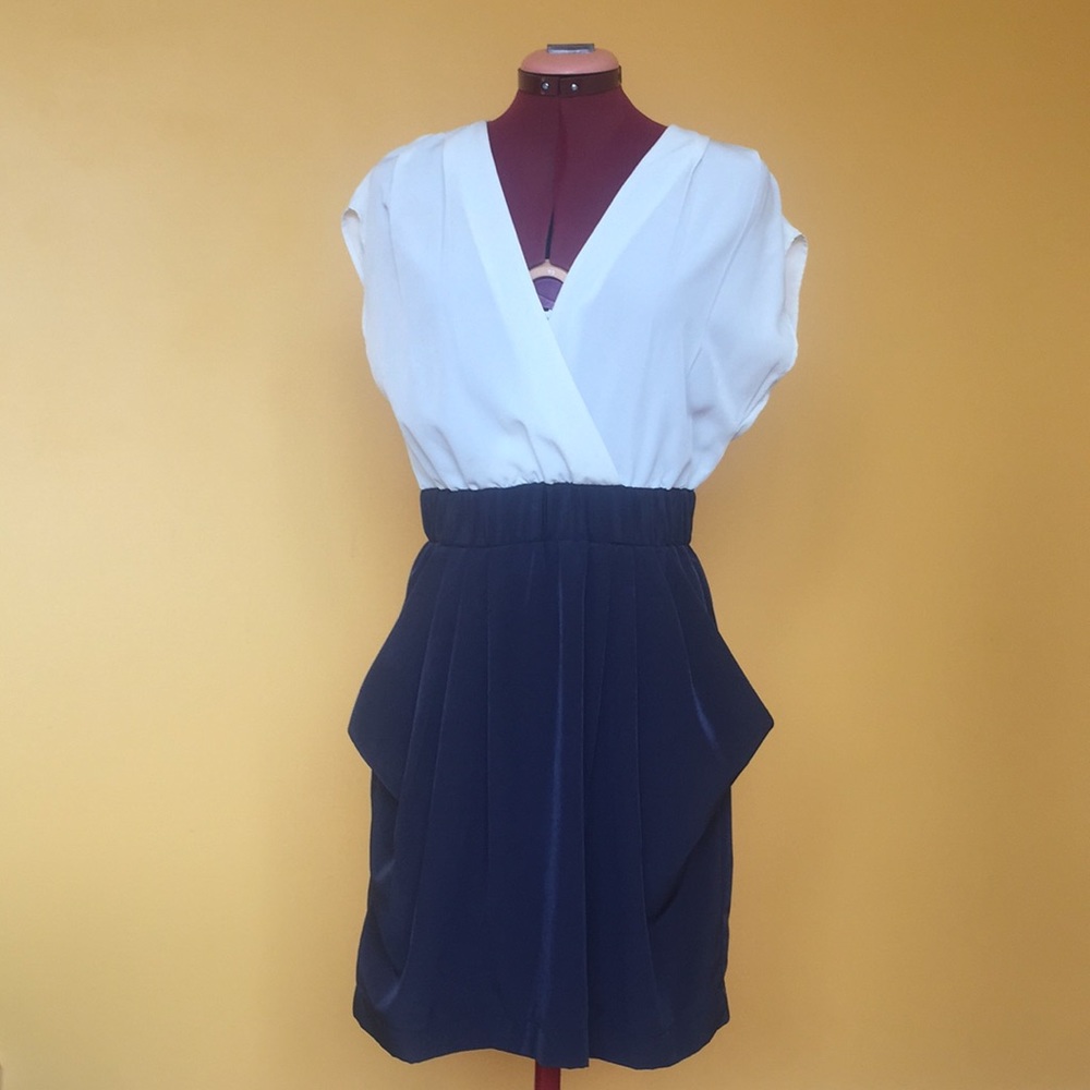 H&M Navy Blue and White dress with pockets Sz. 10